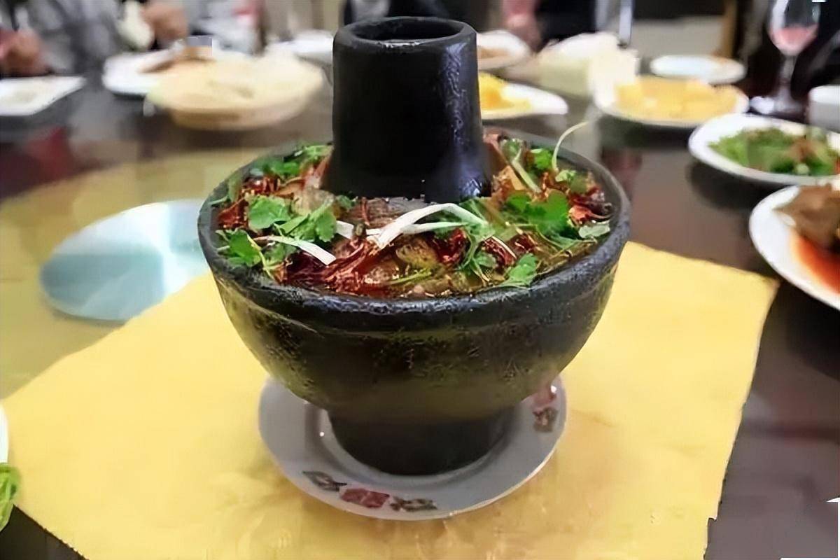 会宁的暖锅暖胃耐饥,因而得到了甘肃和各族人民的喜爱