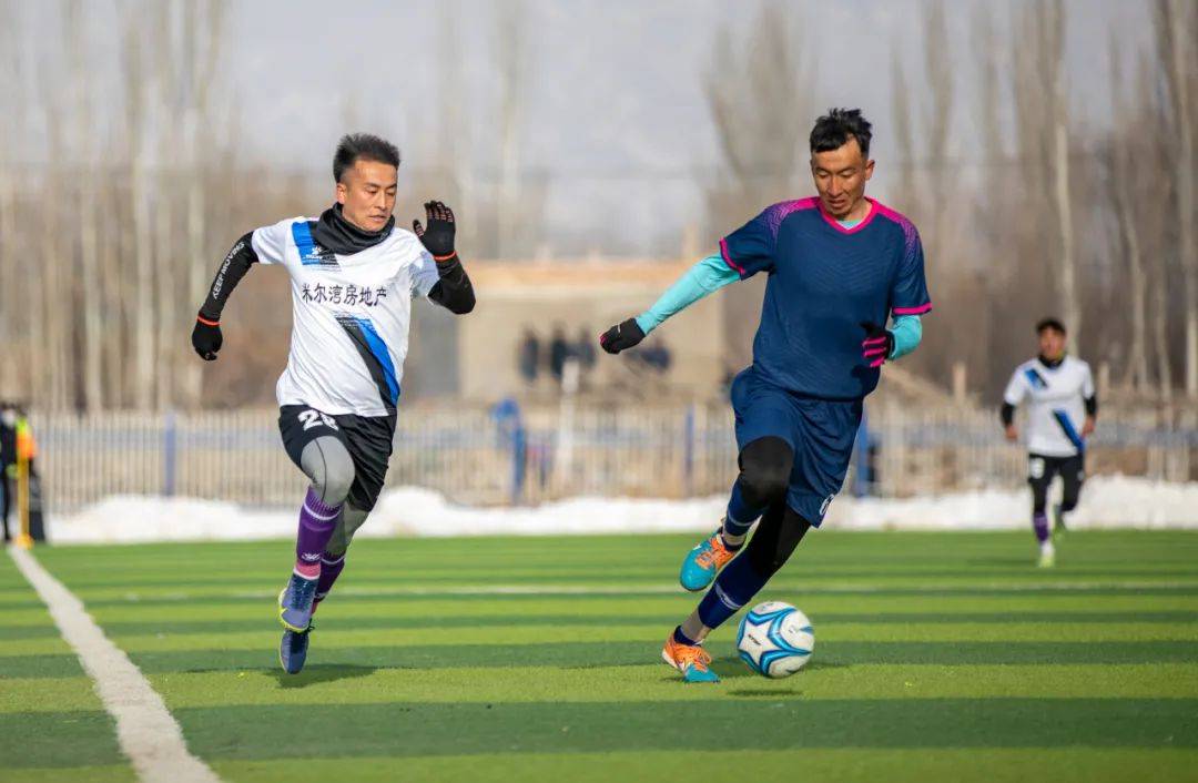 阿图什举行第一届"阿图什杯"青年足球联赛