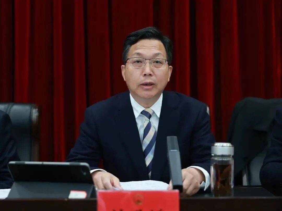 县人大常委会党组书记,主任高胜华,党组副书记沈孔鸿,副主任陈峰,傅伟