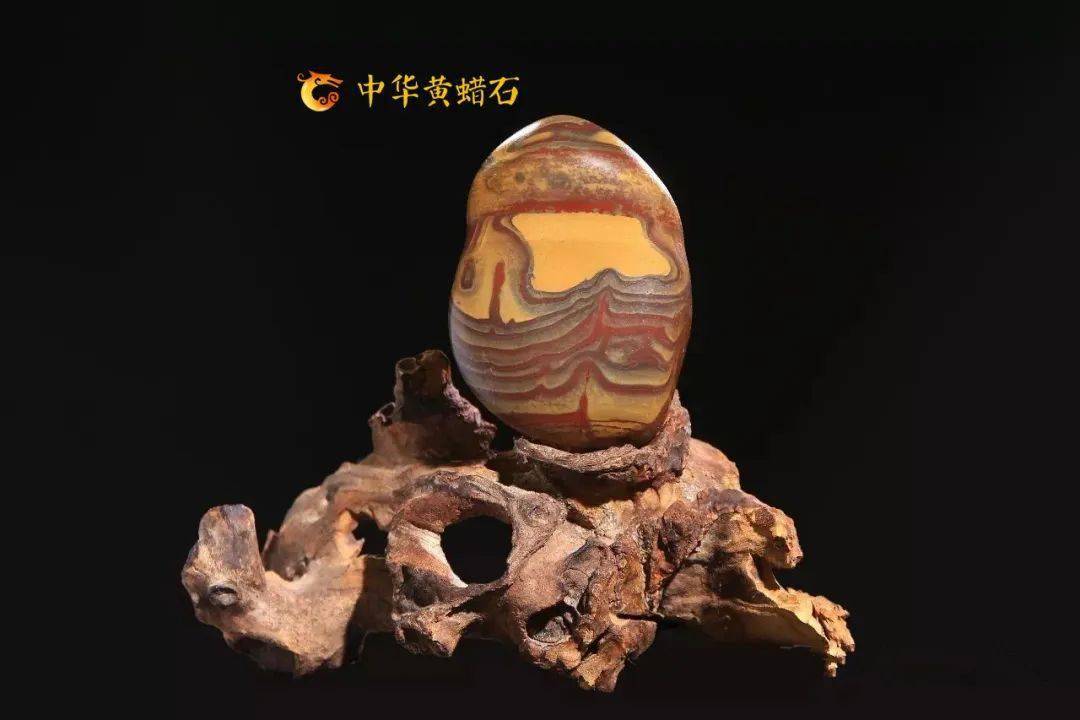 所以说,画面图案清晰是对黄蜡石画面石最基本的要求,也是最首要的要求