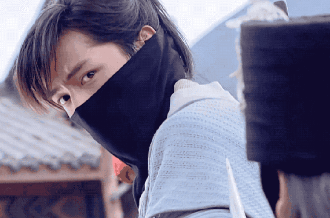 最重要的是,胡歌一毕业就接到了《仙剑奇侠传》.