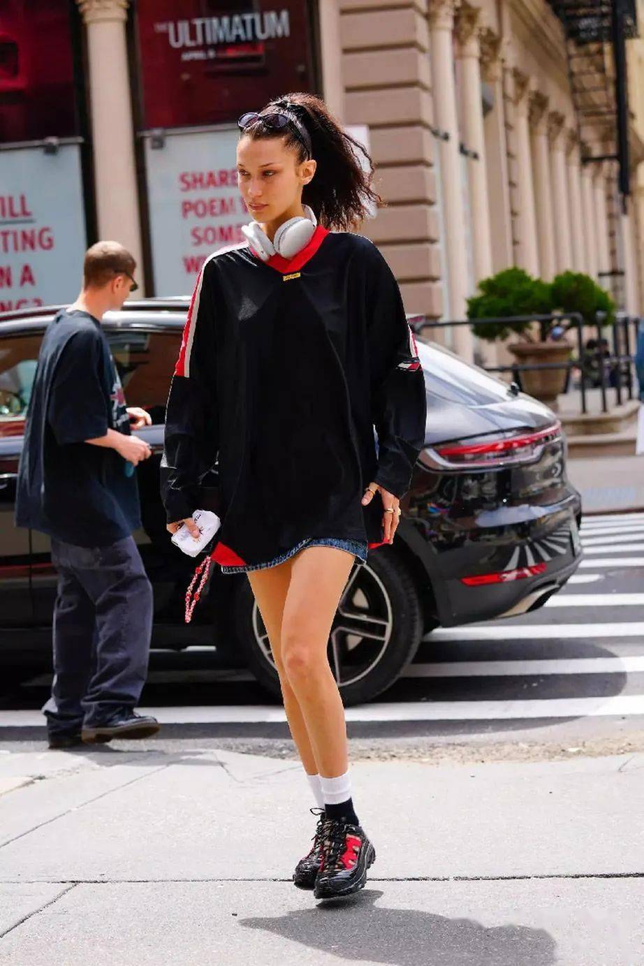 笨重的头戴式耳机,其实是最实用的「时尚配饰」?_beats_rae_音乐