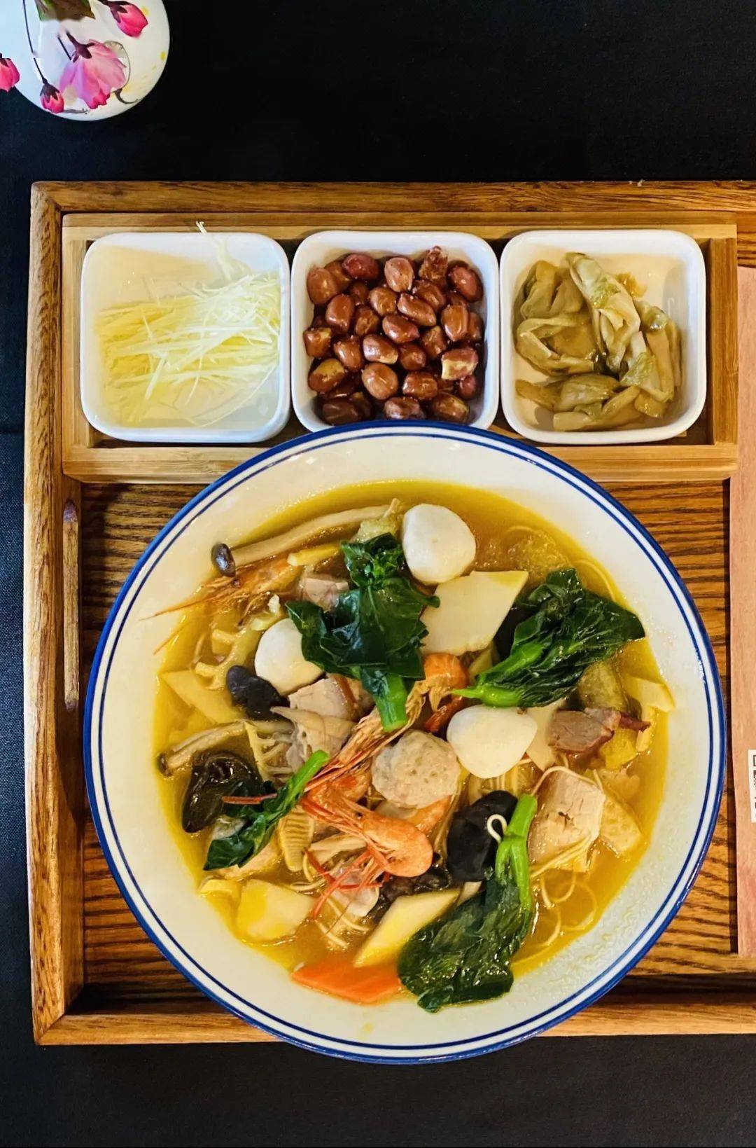 结婚乔迁等喜宴才会上此菜,三鲜面以此作为面的浇头,食材丰盛也更营养