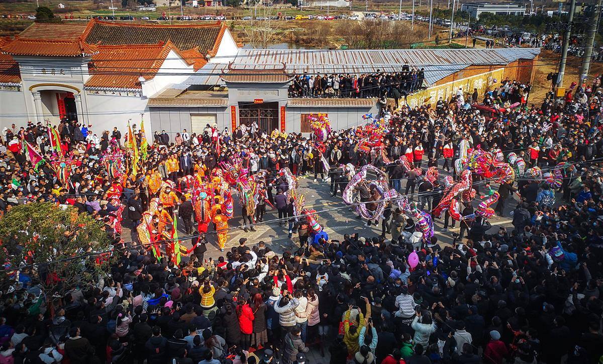 84条"巨龙"孝感杨店闹新春_龙灯_舞龙队_湖北