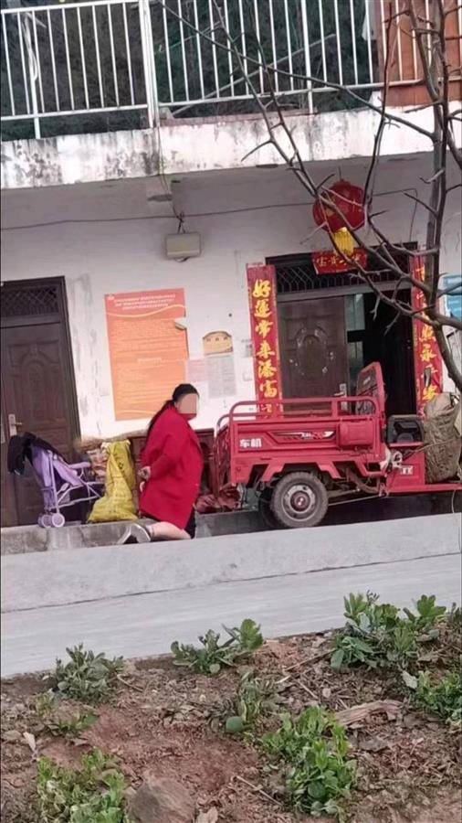 网传女子被婆家罚跪 镇政府回应