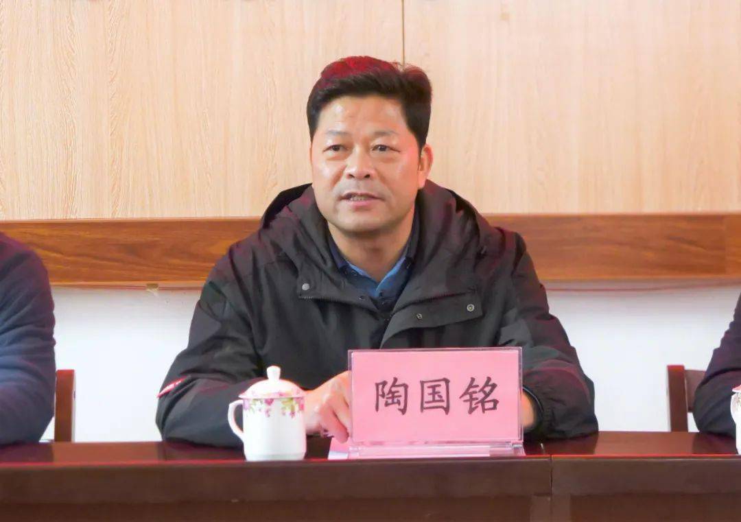 在随后召开的座谈会上,陶国铭听取长洲镇负责人关于