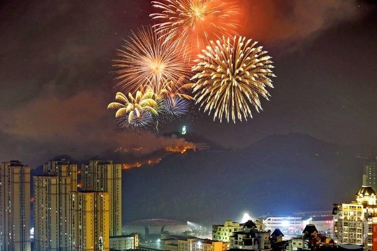 夜雨丨罗昭伦：元宵焰火耀盛城