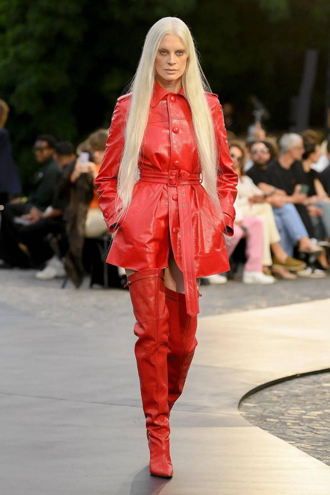 流行色:烈火红,大气又时髦,太靓了!_zuhair_murad_marni