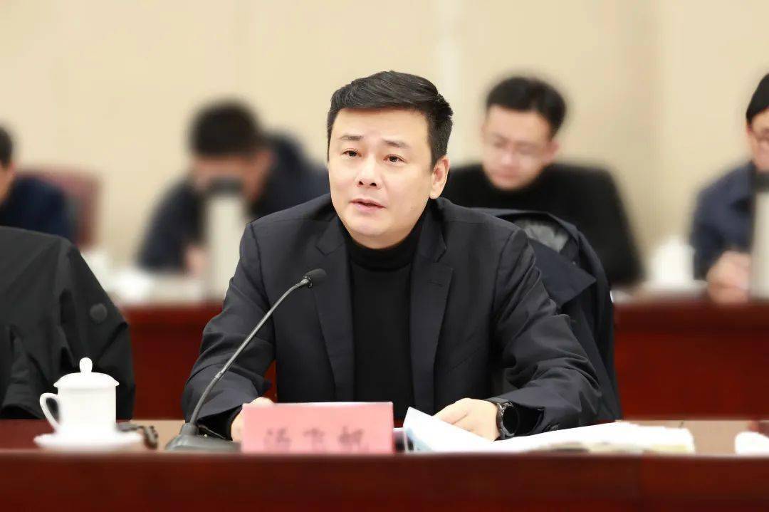 戎雪海,许亚南,印黎晴,市政府领导华伟,李关定,杨勇,金珊及奚明出席