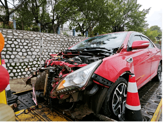 路滑？失控？雨天变乱频发！回南气候到...