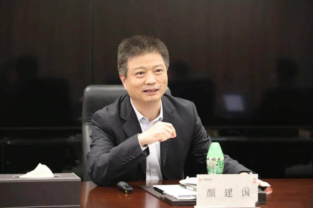 6969颜建国对徐卫刚一行的到来表示欢迎,对香港