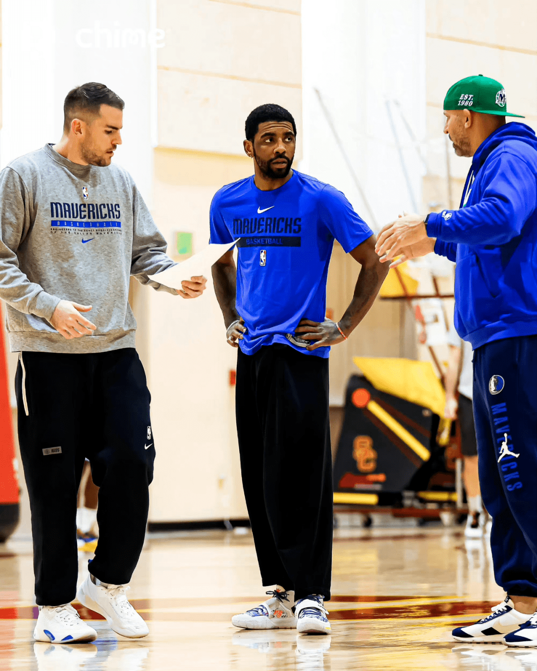 欧神仙独行侠训练上脚kyrie 6 "asia irving"!_凯里·欧文_灵感_交易