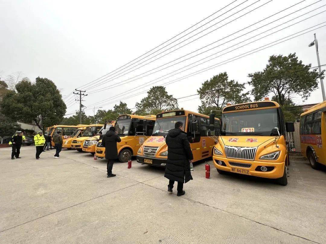 红石中学、马鞍山实验学校、新河中学部署校车安全工作_搜狐网, image size:1080x810