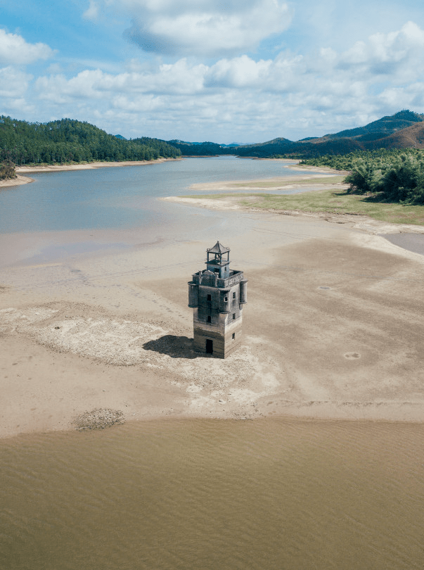 水中碉樓(圖:夏英倫)水中碉樓在白沙鎮陳坑水庫附近,從江門主城區前往