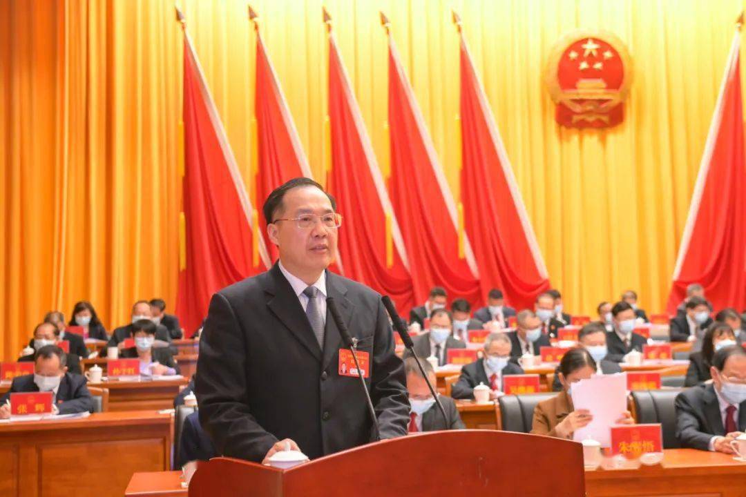 叶春球向大会作市人大常委会工作报告 | 聚焦主责主业 依法履职尽责