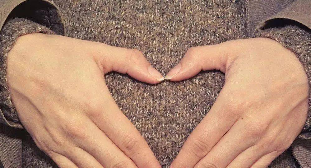 04,肚脐:启动胎息能延寿中医称肚脐为神阙穴,温暖此处可鼓舞脾胃阳气