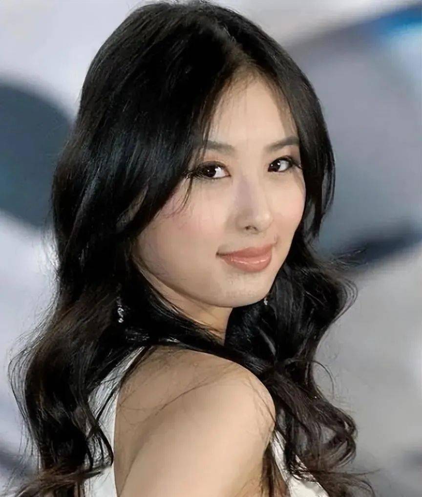 兽兽 第一车模“兽兽”遭摄影师男友报复,丑闻全网皆知,后来怎么样了?_手机搜狐网