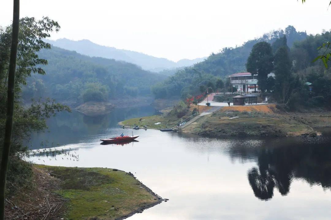 没想到吧,兴文有个渡口,就在._水库_步道_东风