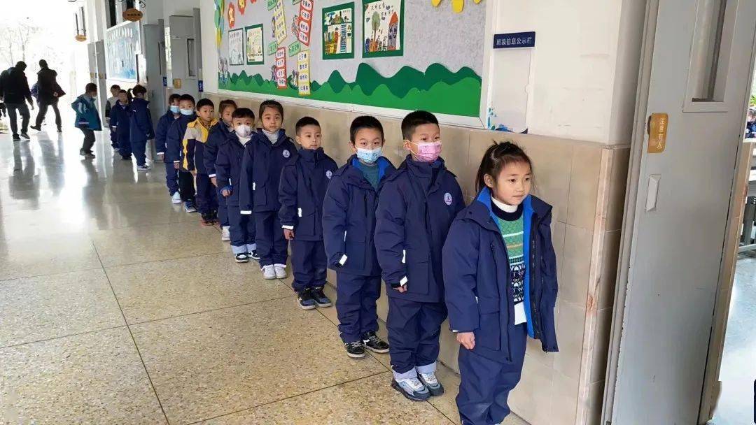 聚焦双流校园开学第一天~_幼儿园_小学_棠湖