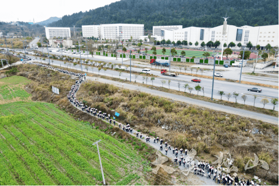 这堂课,从教室搬到田野——独山县第一中学开展劳动教育实践活动