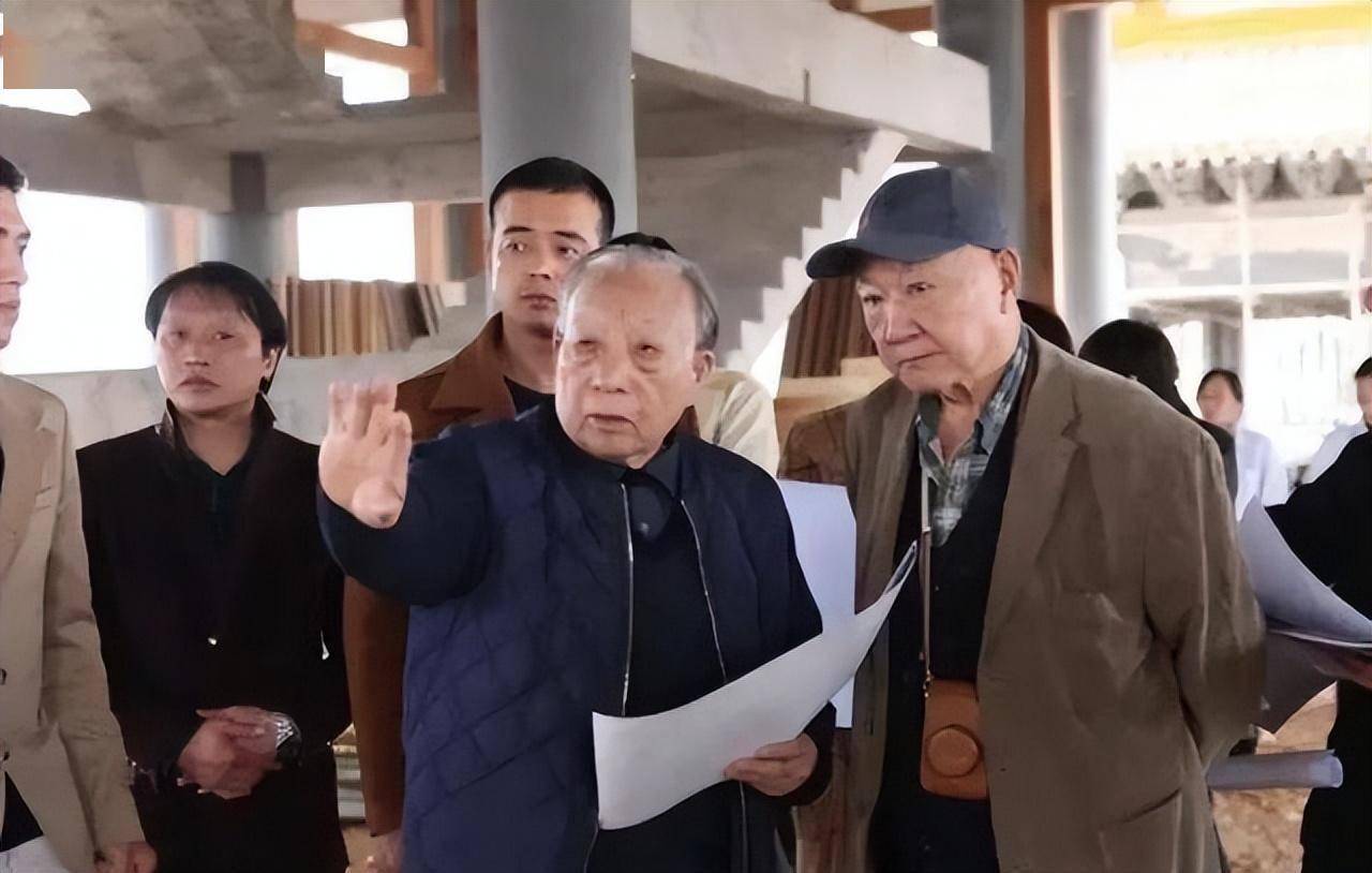 横店创始人靠挑粪赚第一桶金,花200亿复建圆明园,却招骂声一片_徐文荣