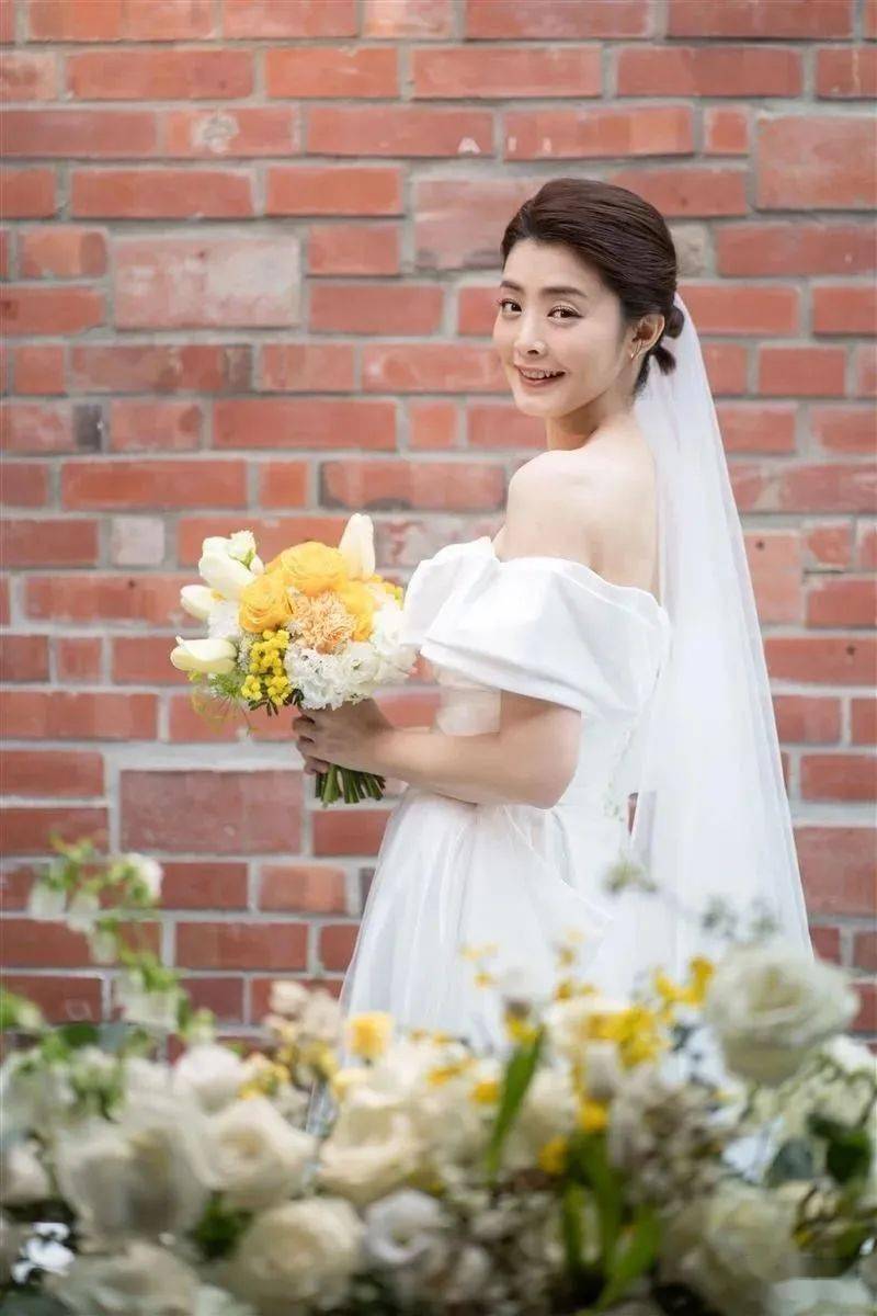 台湾知名女星夏如芝与小7岁老公补办婚礼,2岁女儿当花童_张捷_影响