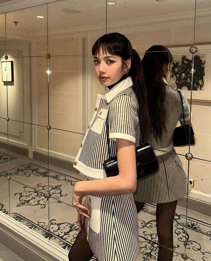 lisa黑丝造型美出新高度?全黑造型惊艳亮相巴黎!_齐刘海_气质_黑色