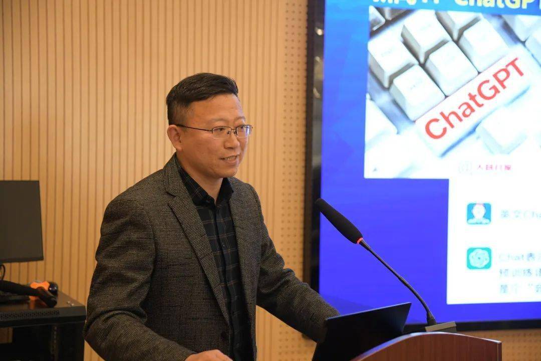 兰江小学华燕波副校长以《重塑 优化 增值 双赢》为主题介绍了学校