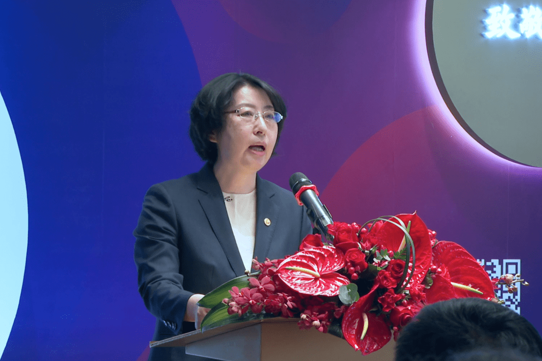 董事长王波,北京保利国际拍卖有限公司总经理王蔚分别致辞