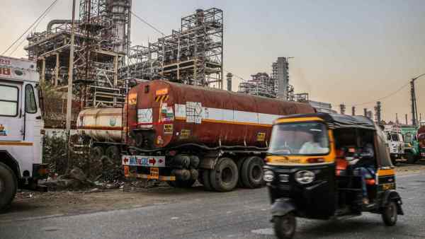 印度进口俄油激增近400%，美国不怒反赞
