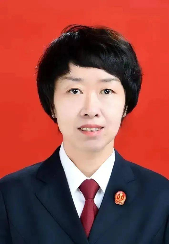 00(每天可投)投票二维码李兰:办好疑难案彰显为民情【人物简介】李兰