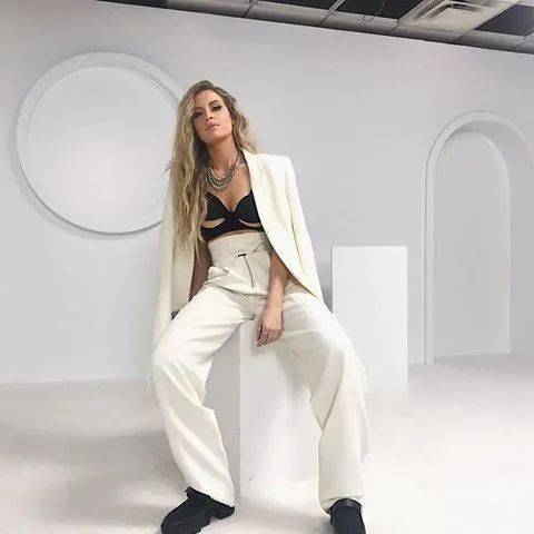 about group photo让我们来看看这位"姬圈音乐小歌后"和姬星,名媛们的