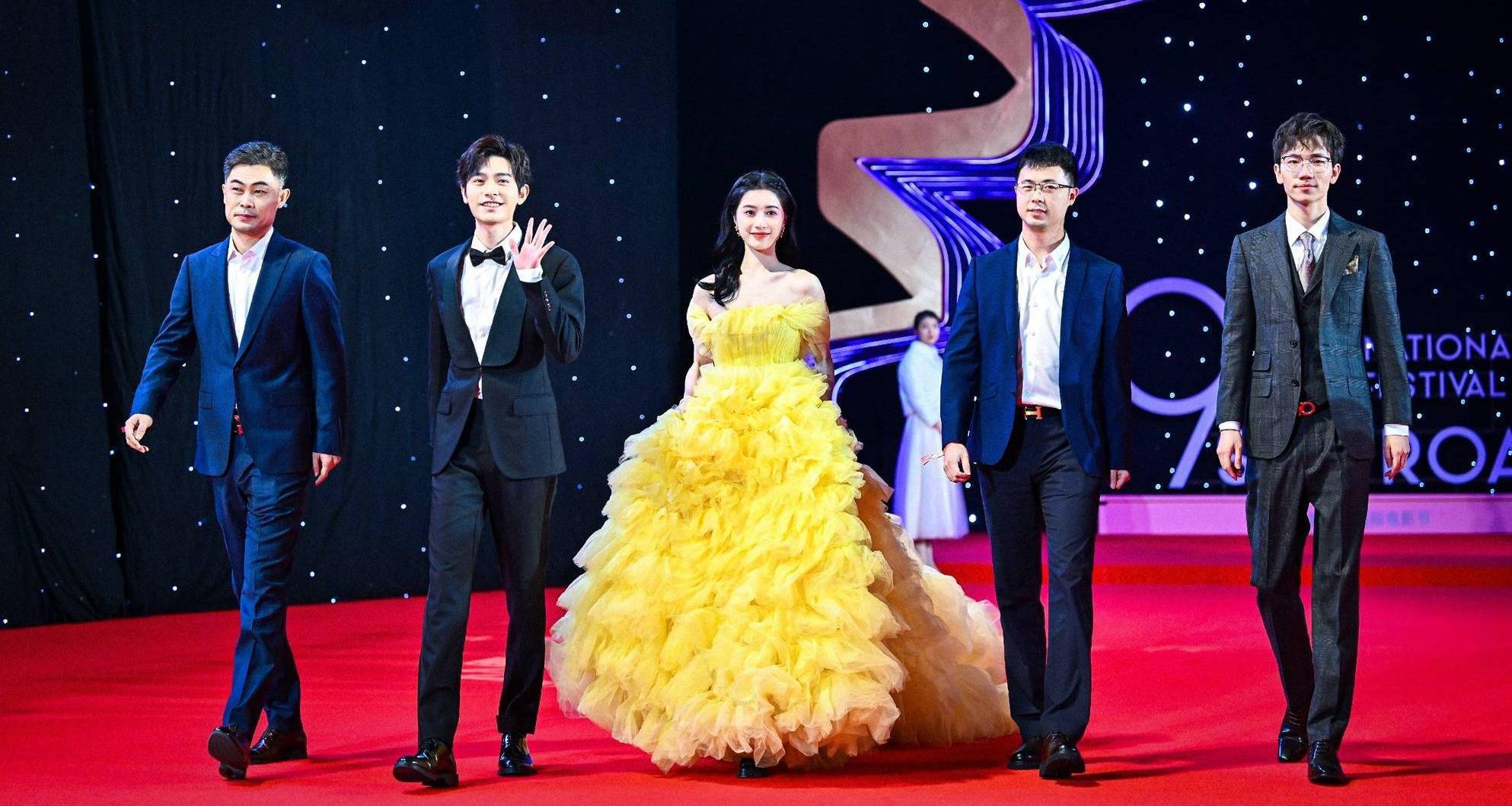 亮相开幕式红毯,影片制片人任维,主演骆明劼,胡嘉欣,出品方代表王哲涵