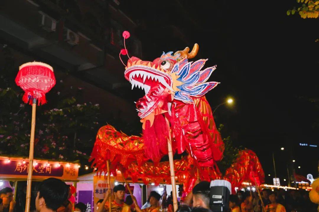 昨夜刷屏！美陶湾“游贵人•大红大紫”盛况空前，重现炊火气！