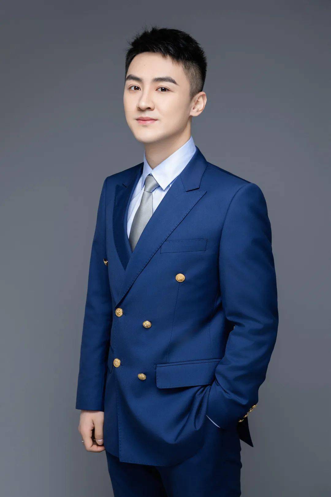 在成都地铁,三分钟就能爱上五个帅哥?_乘客_服务_姐姐