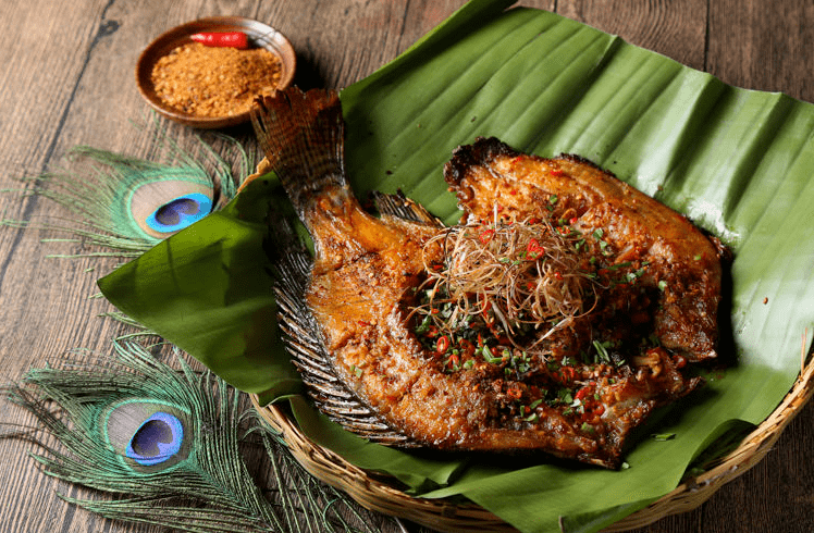 寻味临沧 | 双江香茅草烤鱼_鱼肉_味道_备料