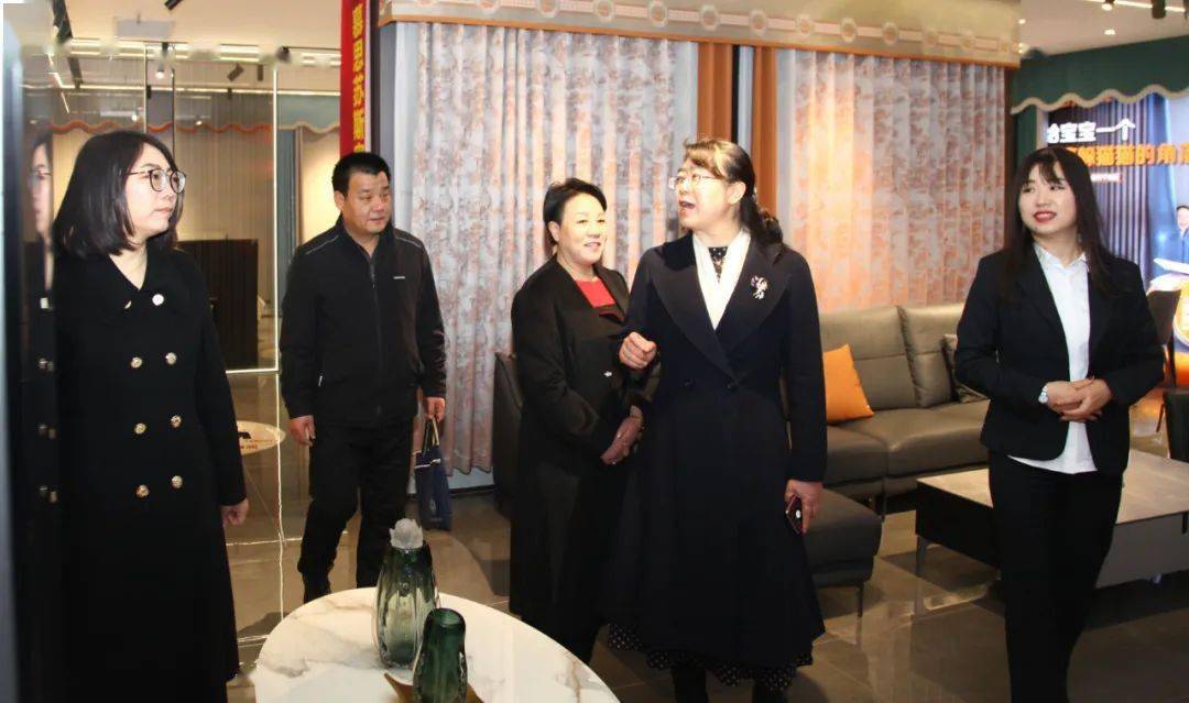 孙婧部长走访女企业家商会,鼓励女青年创业,把事业融入怀来大发展中