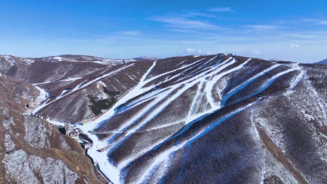 这么近 那么美 周末到河北丨张家口崇礼:万龙滑雪场春雪季正当时