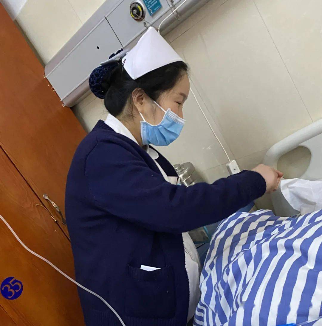 沈丘最美护士,挺着"孕肚"坚守岗位服务患者