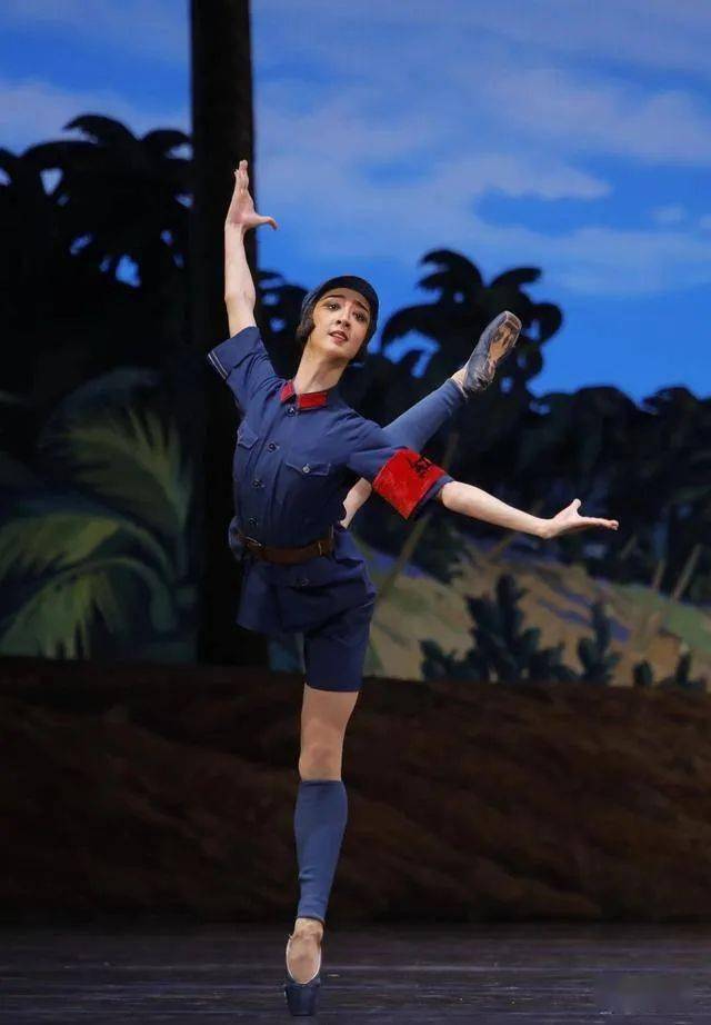 11岁考入北舞附中,17岁进入中芭,26岁晋升为中央芭蕾舞团首席主演_芸