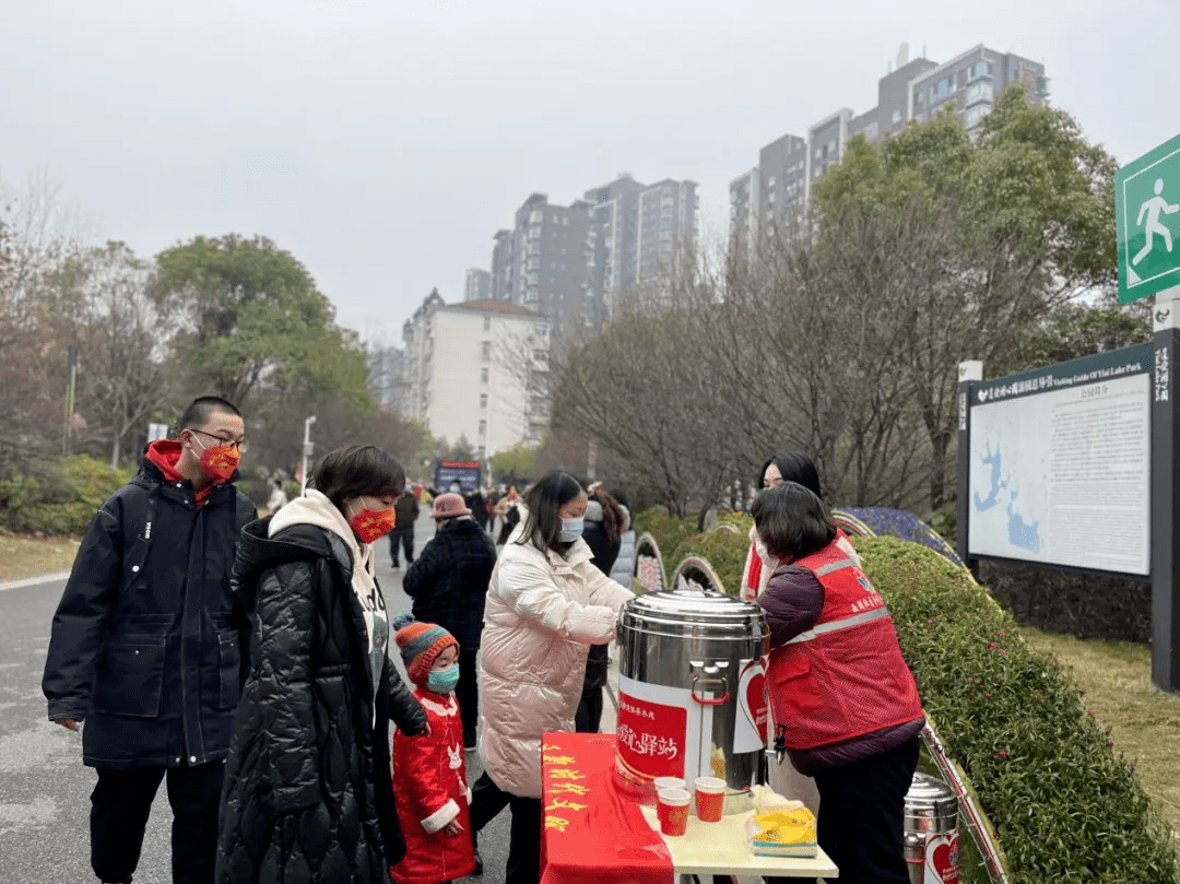 “红马甲”让黄州旅游底色更鲜明