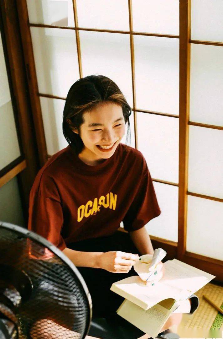 在原美由纪|盐系女该的拍照日常!_风格_旧衣服_工作时