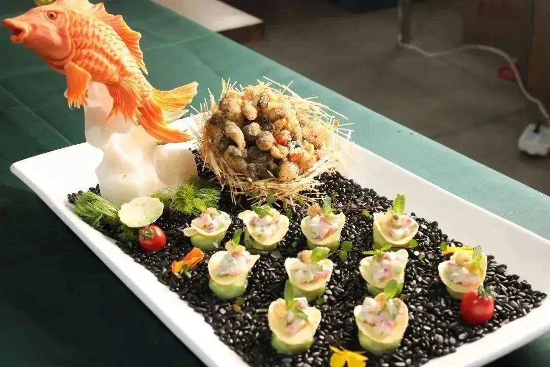 「脆炸香酥淳鱼皮」这道菜一定能俘获一大批小朋友的口味,香香脆脆的