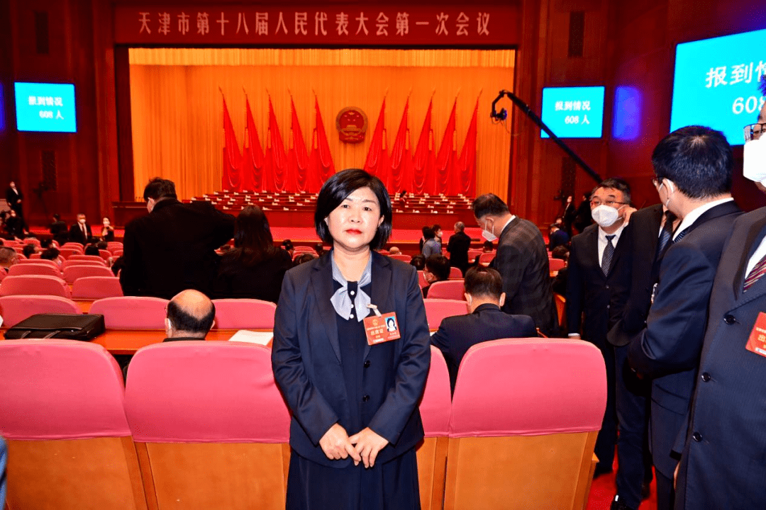 她们以"巾帼不让须眉"的豪情和担当