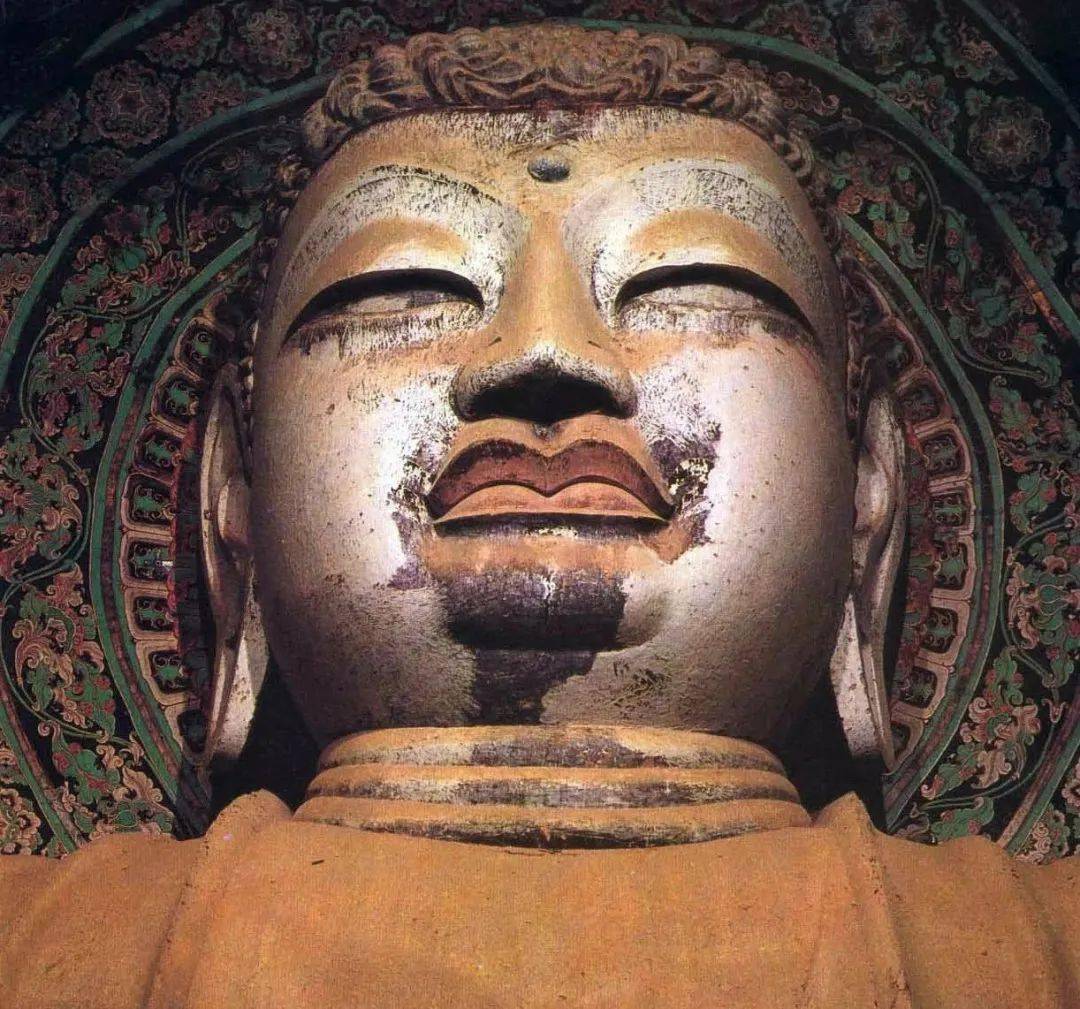 就一定头上有肉髻,两眉间有白毫相,故仅从头部,就可分辨出是不是佛陀