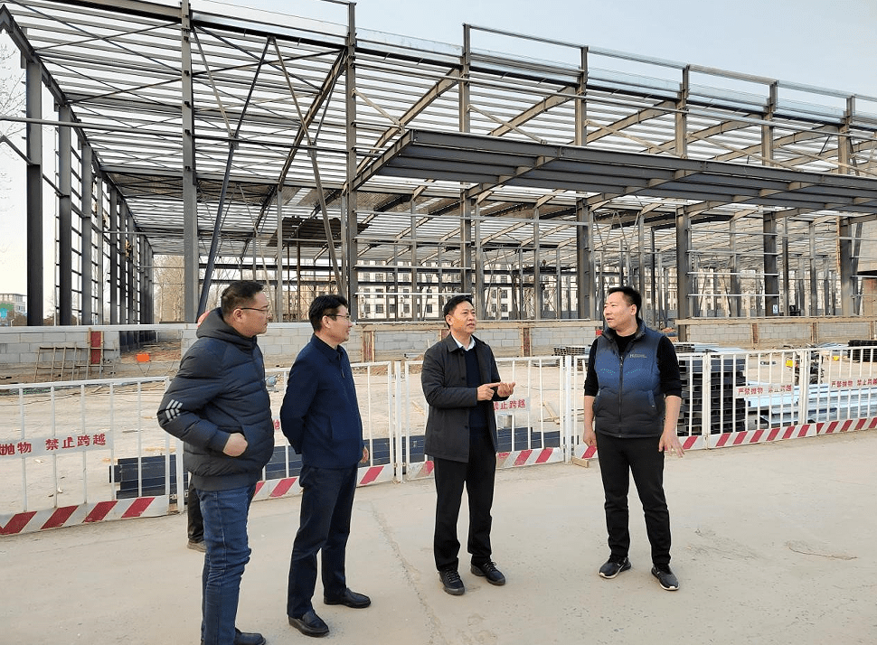 2月26日,开封市自然资源和规划局党组书记,局长李一凡带队,到顺河区