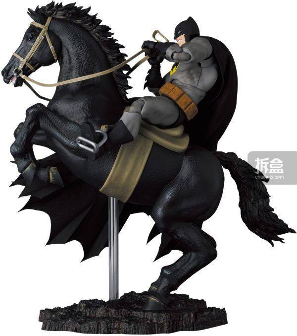 MAFEX 漫画版 暗中骑士归来 骑马蝙蝠侠 BATMAN 可动听偶