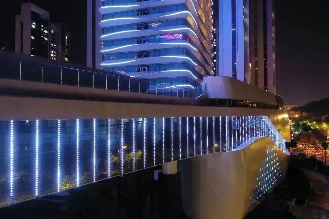 用灯光打造海浪风帆,邀您共赏宁德市夜景新地标_华侨大厦_建筑_城市