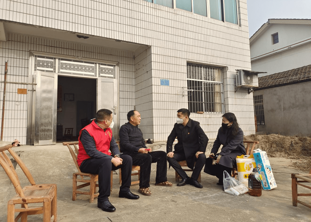 2月24日,湖南南琴(常德)律师事务主任龚德友,执行主任张淼等,驱车4