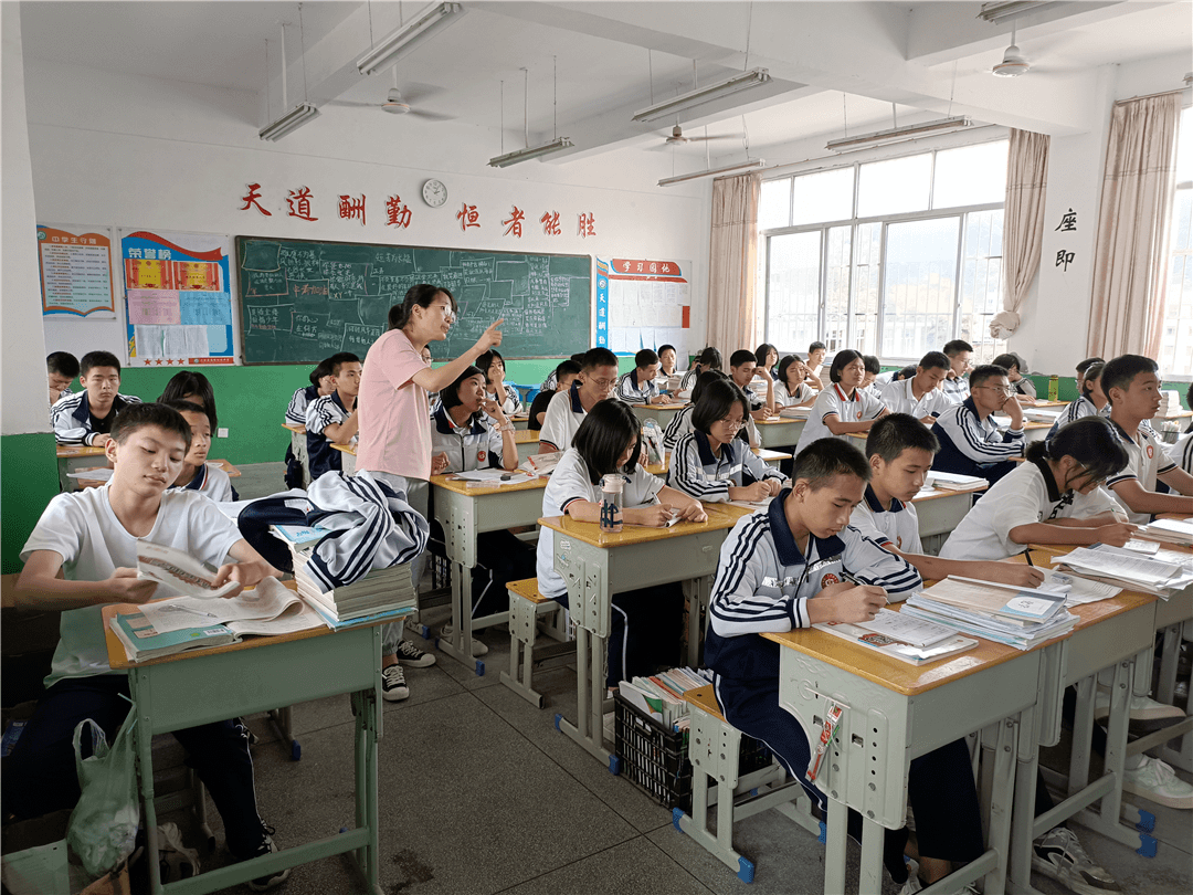 四是以课堂为主阵地,力求教学效益最大化,要求各科任,各学生不能把